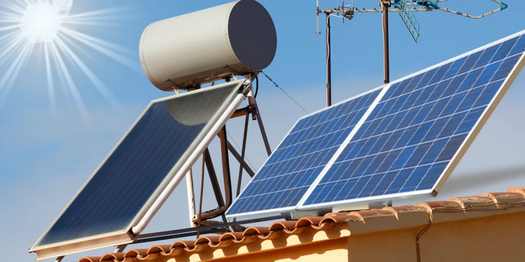 calentador solar y panel solar