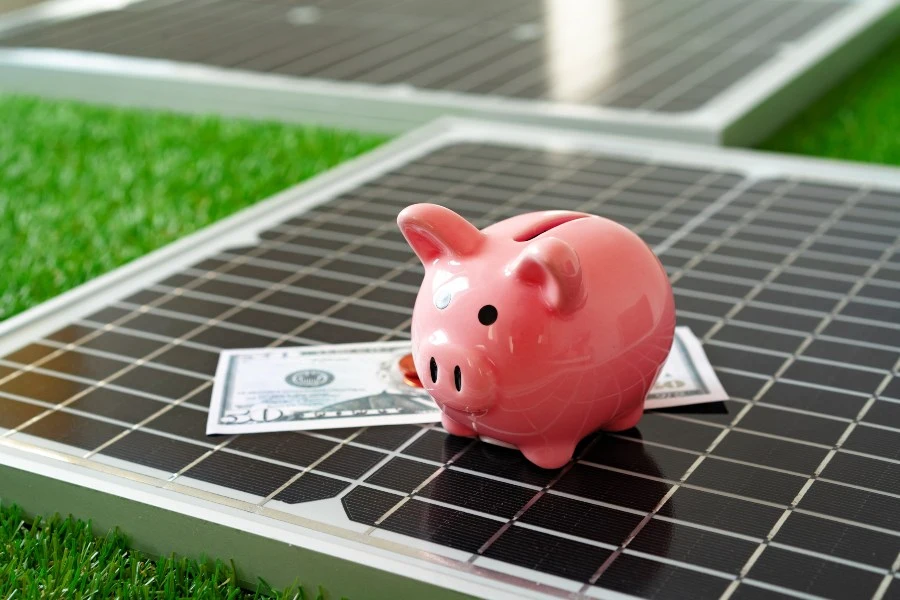 ahorro calentador solar y panel solar