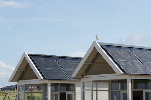 ¿Qué se debe tener en cuenta para instalar paneles solares?