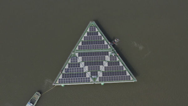 Vista cenital de Merganser, primer parque solar flotante de SolarDuck 