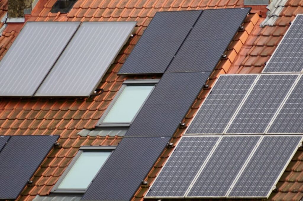 ¿Cómo reducir el ISR con energía solar?